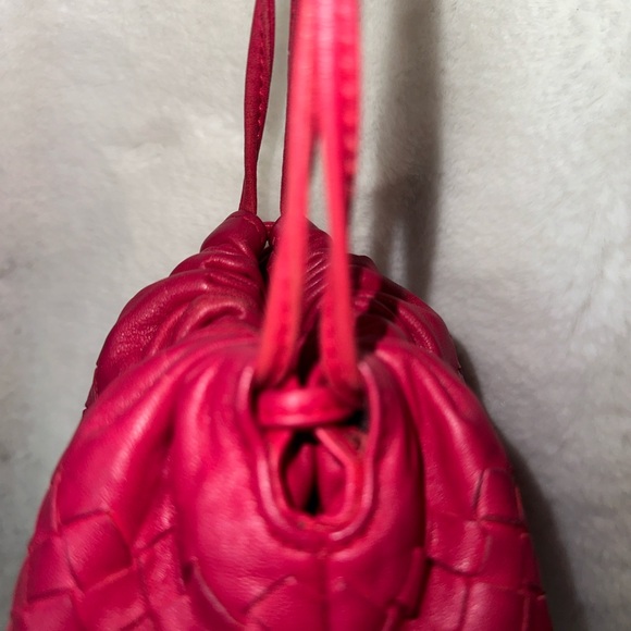Bottega Veneta drawstring, Ruby, fuchsia Crossbody - Picture 4 of 14